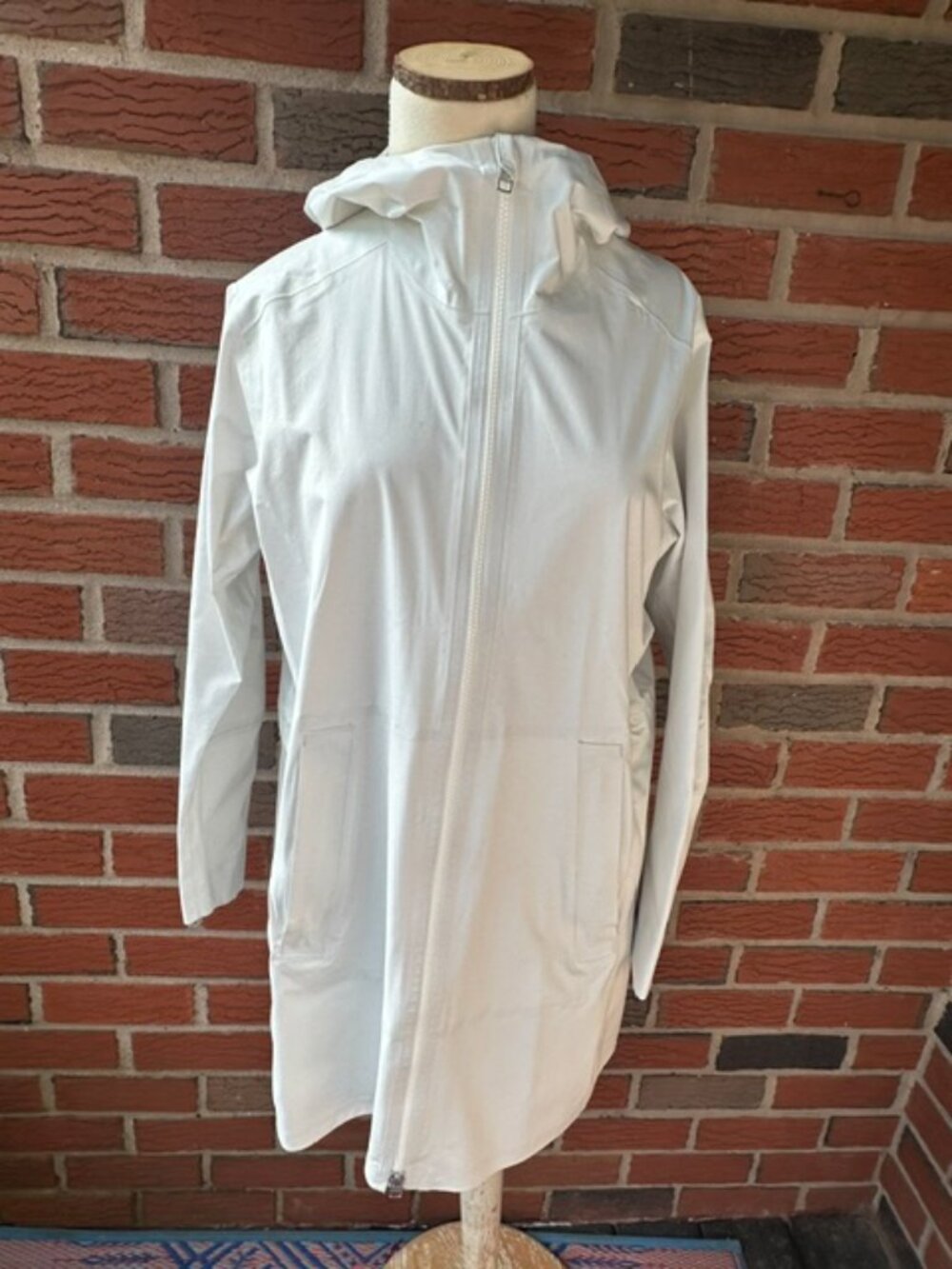 Athleta White Palisades Waterproof Jacket - M - Seam Sealed